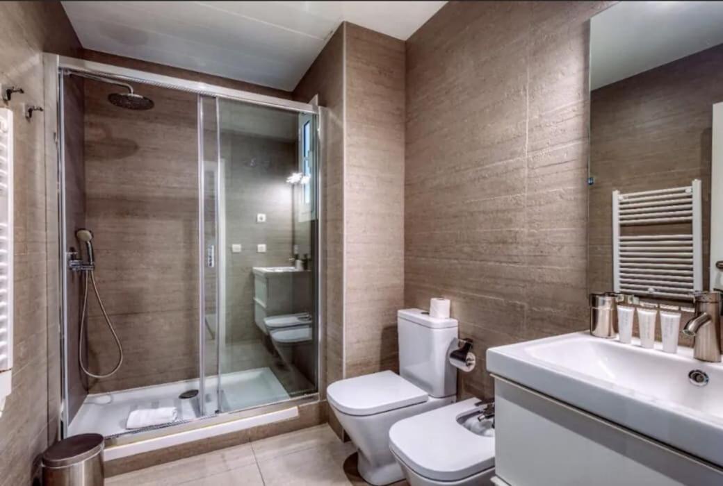 Perfectly Located 4Bed 4Bath Apartment In Barcelona 3 1 Exterior foto