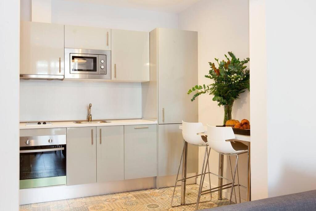Perfectly Located 4Bed 4Bath Apartment In Barcelona 3 1 Exterior foto